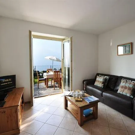 Sleeps 4 Pool Apartment Regoledo